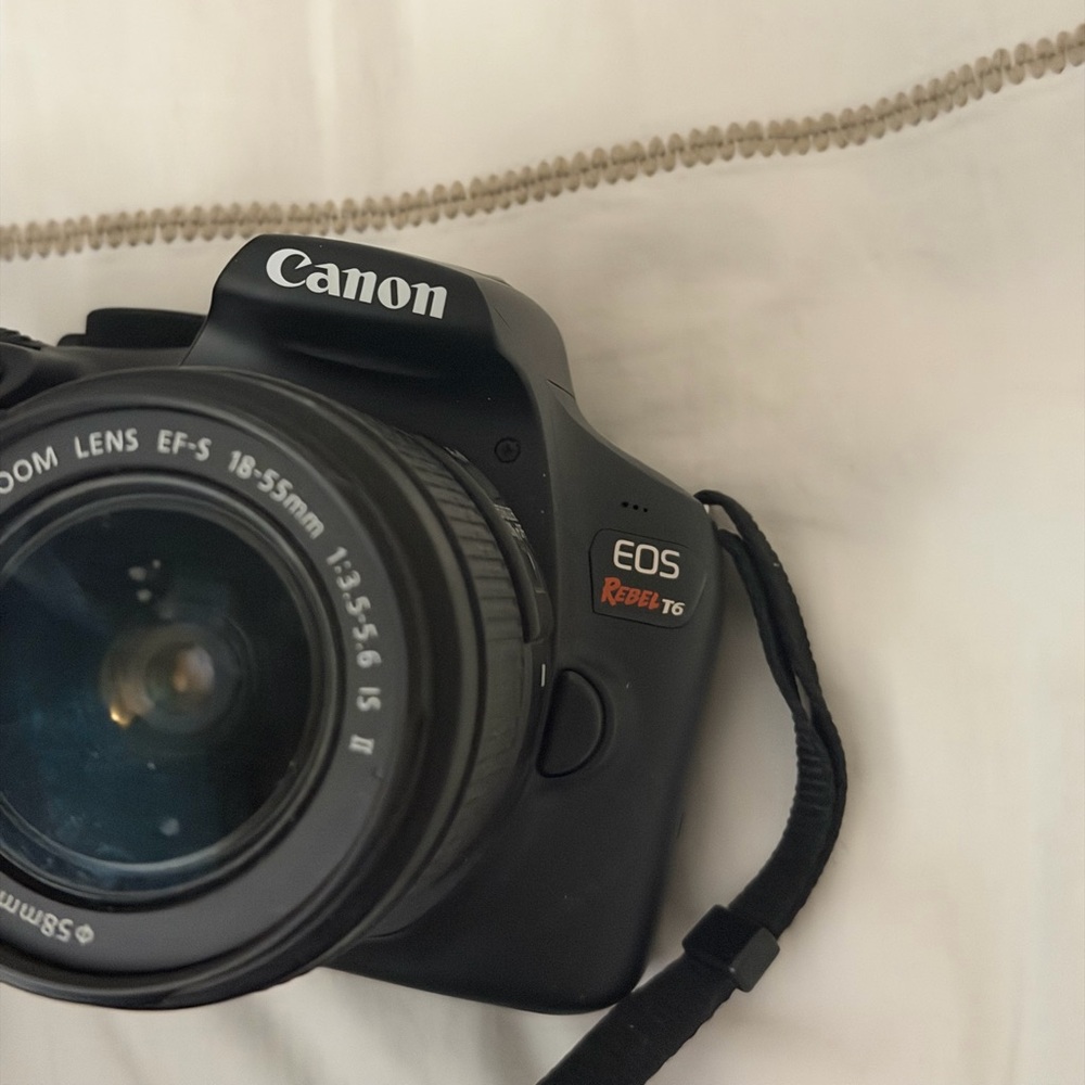 Canon t6 digital camera